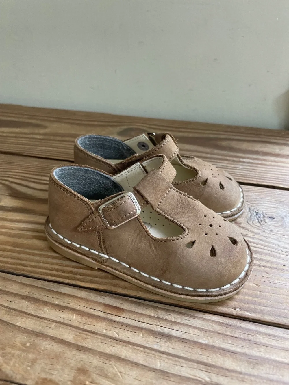 L'Amour Classic Nubuck Leather T-Strap Mary Jane 5